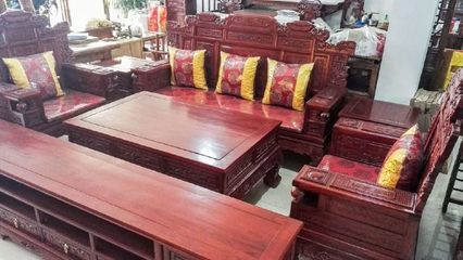 這個(gè)地方,村村生產(chǎn)家具,一把實(shí)木椅子賣100元,到城市后值千元
